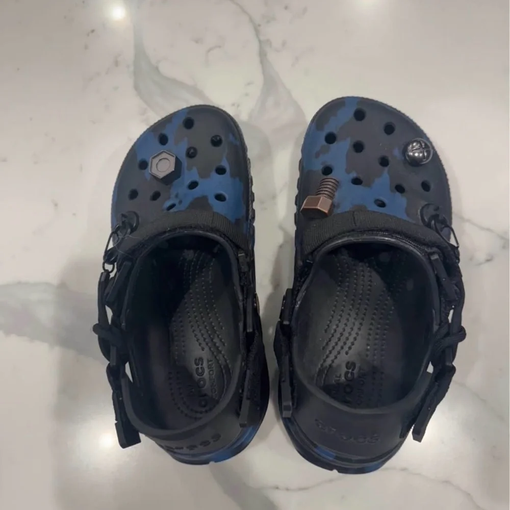 CROCS Kids Clog in Black and Blue Camo